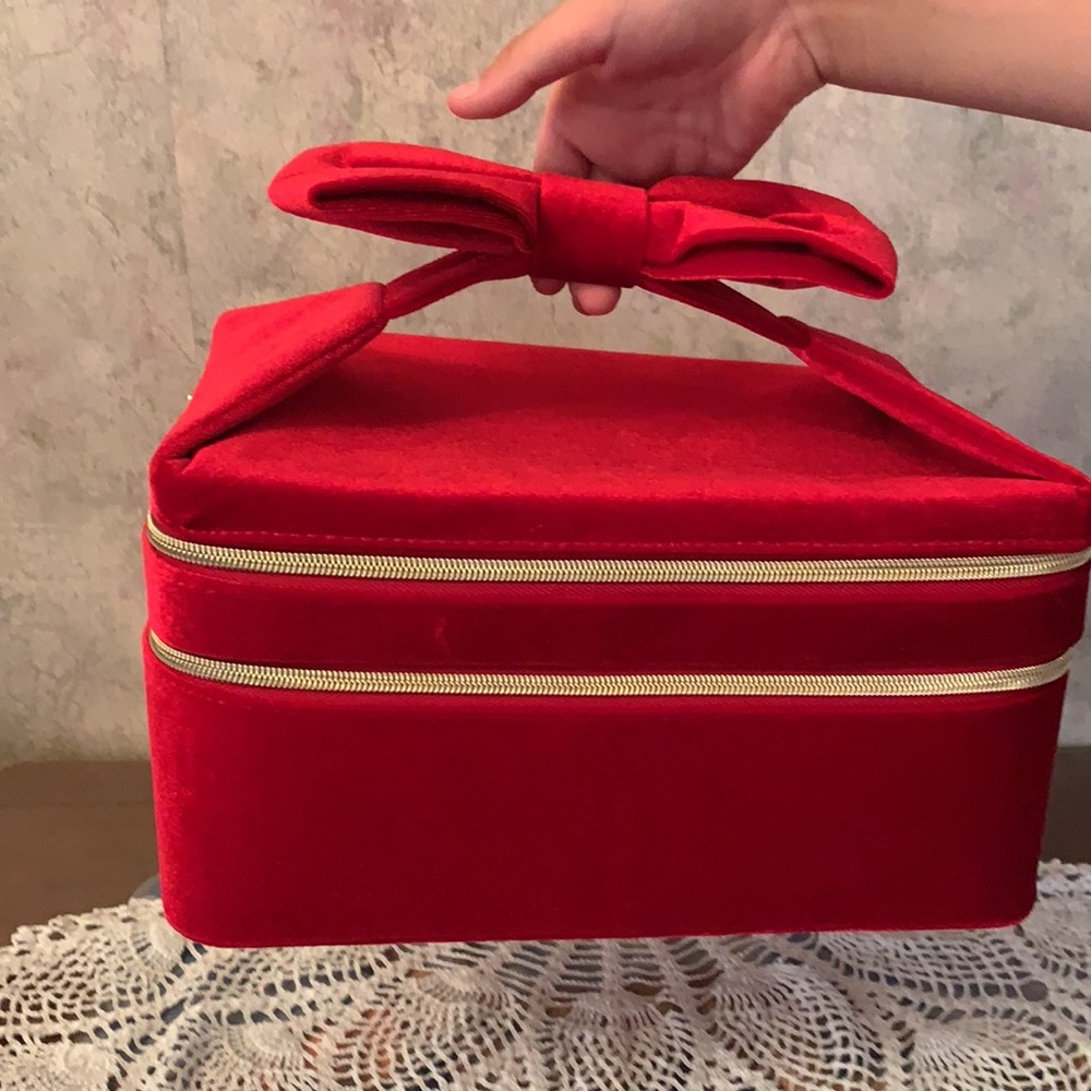 NEW ESTEE LAUDER RED VANITY COSMETIC MAKEUP TRAIN CASE  VELOUR TRAVEL ORGANIZER